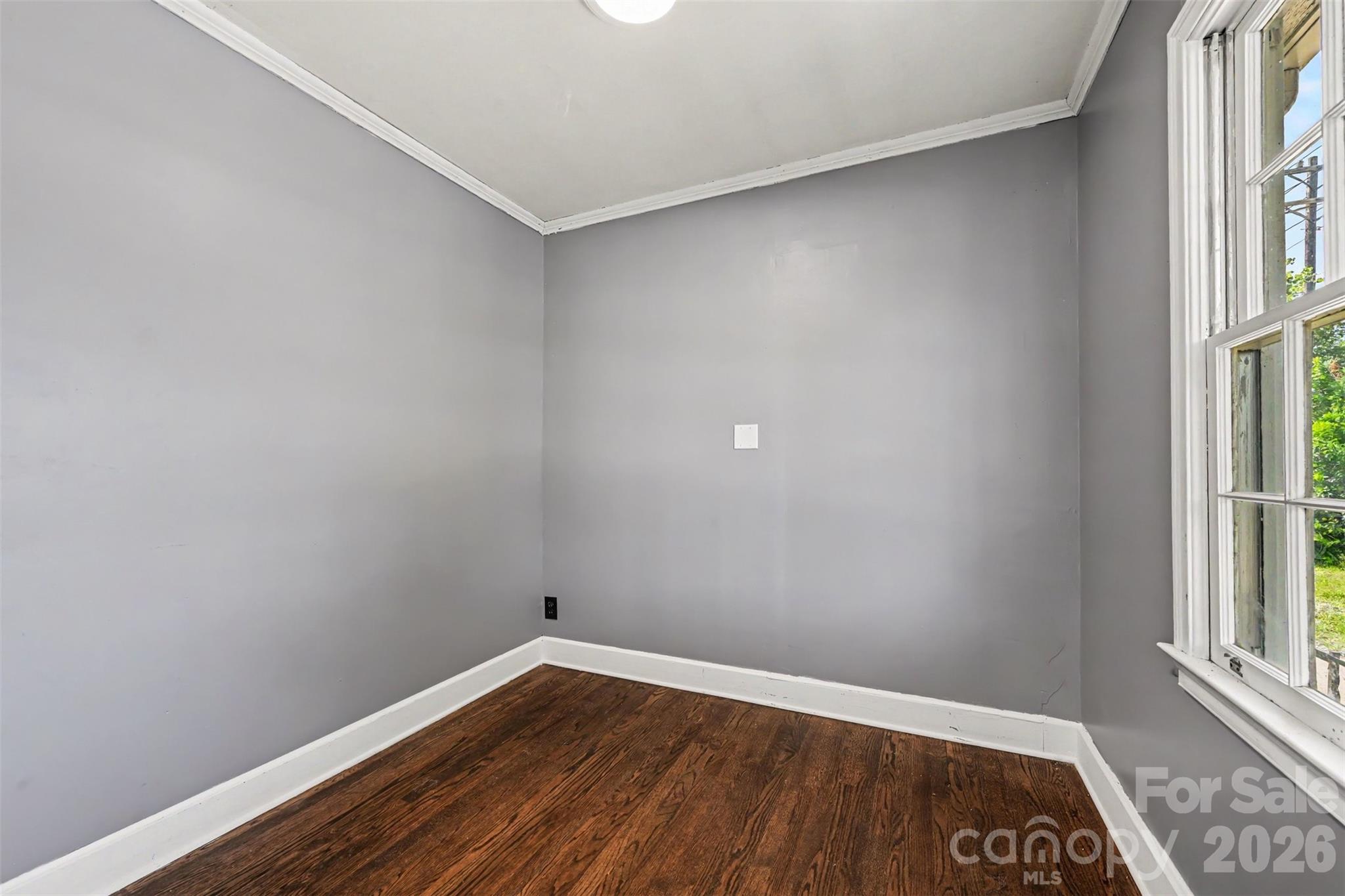 303 N White Street Property Photo 19