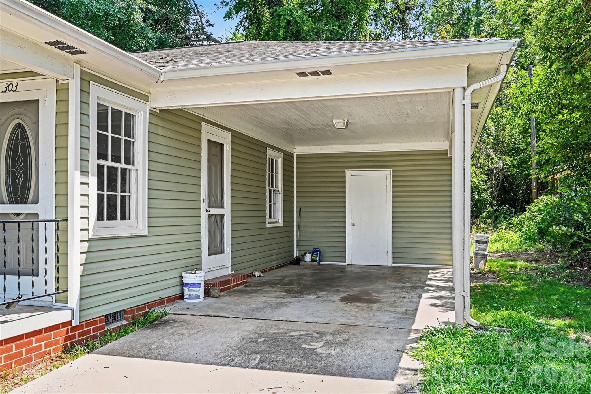 303 N White Street Property Photo 28