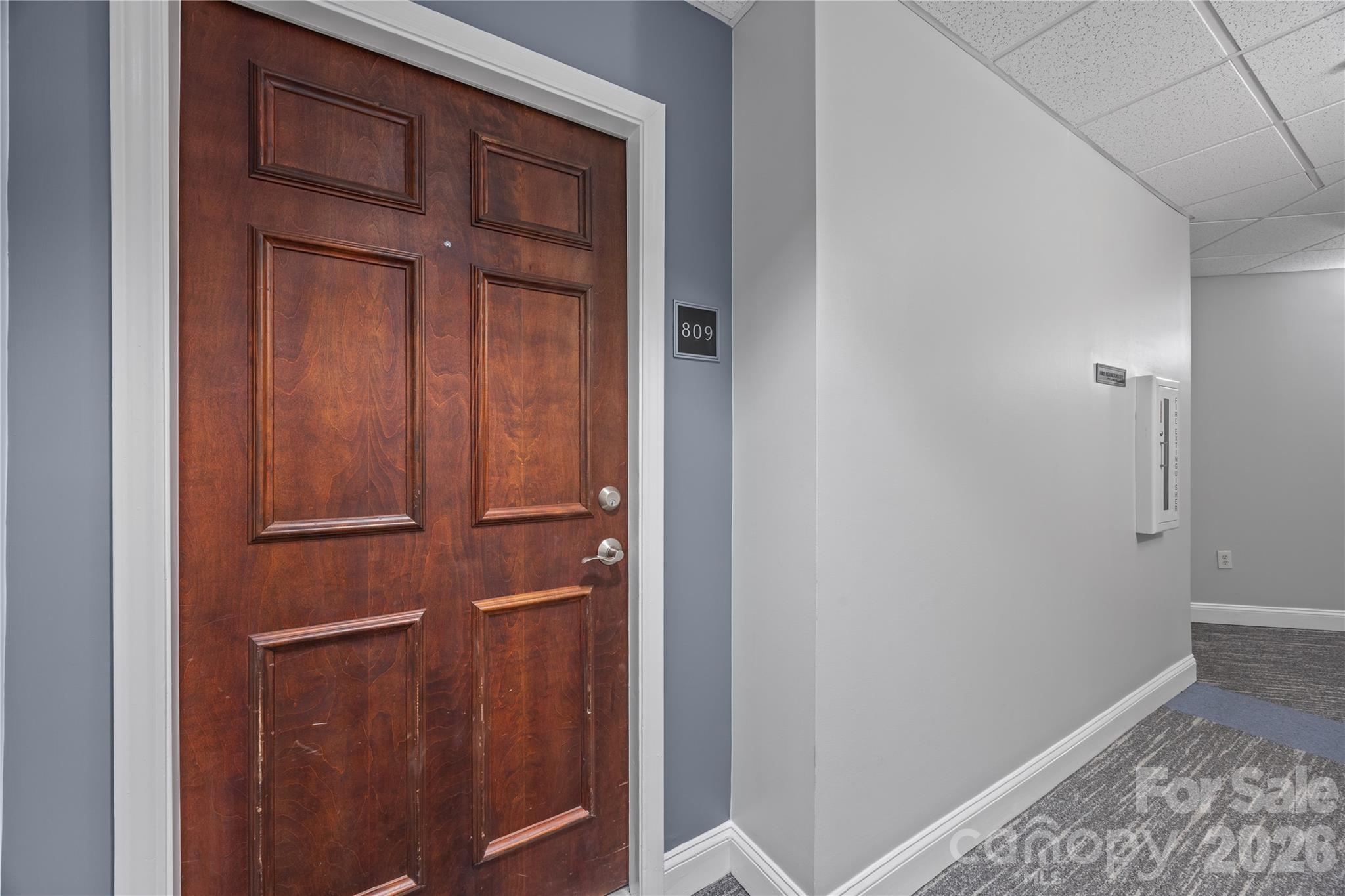 300 W 5th Street 809 Property Photo 3
