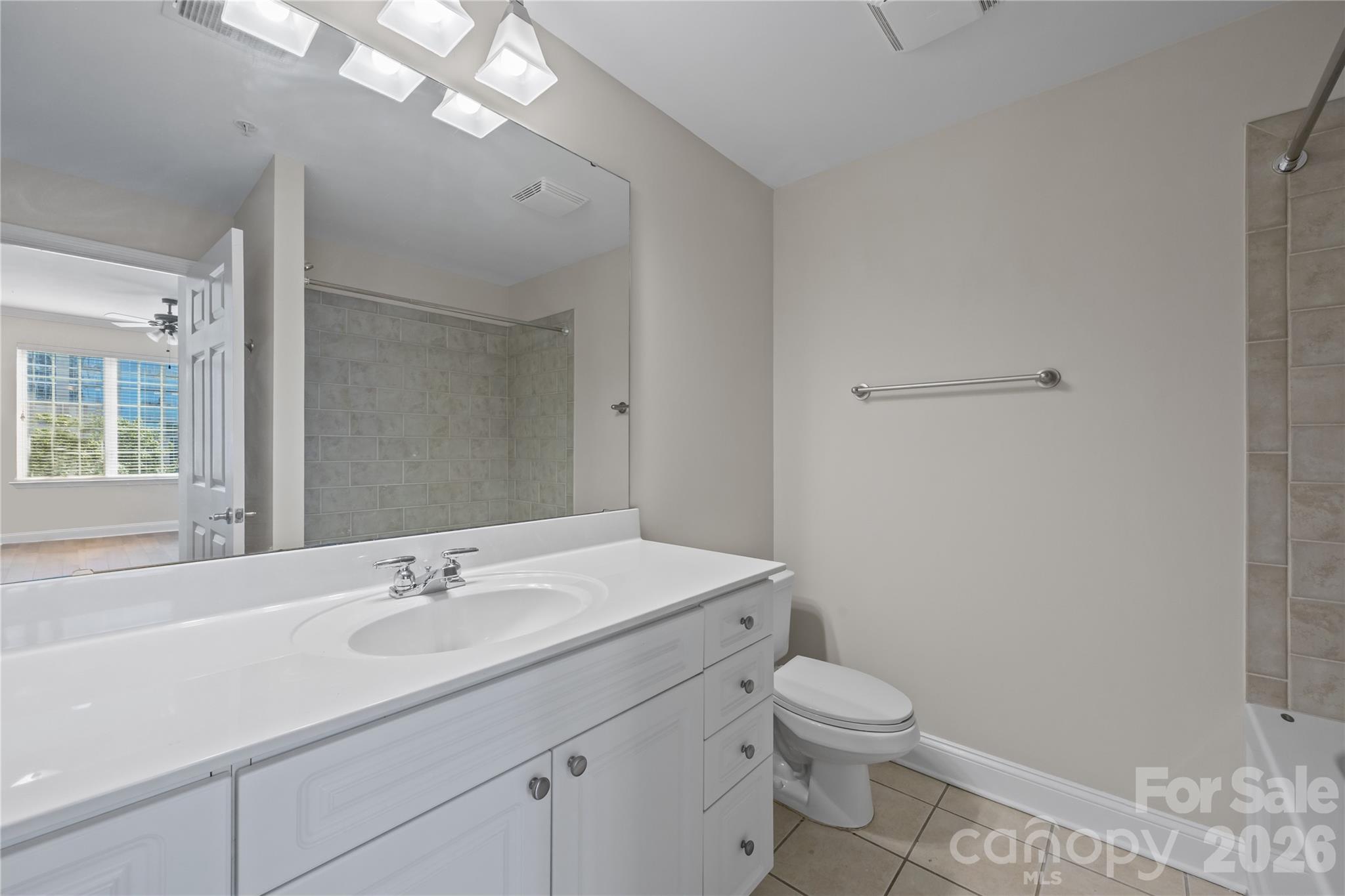 300 W 5th Street 809 Property Photo 18