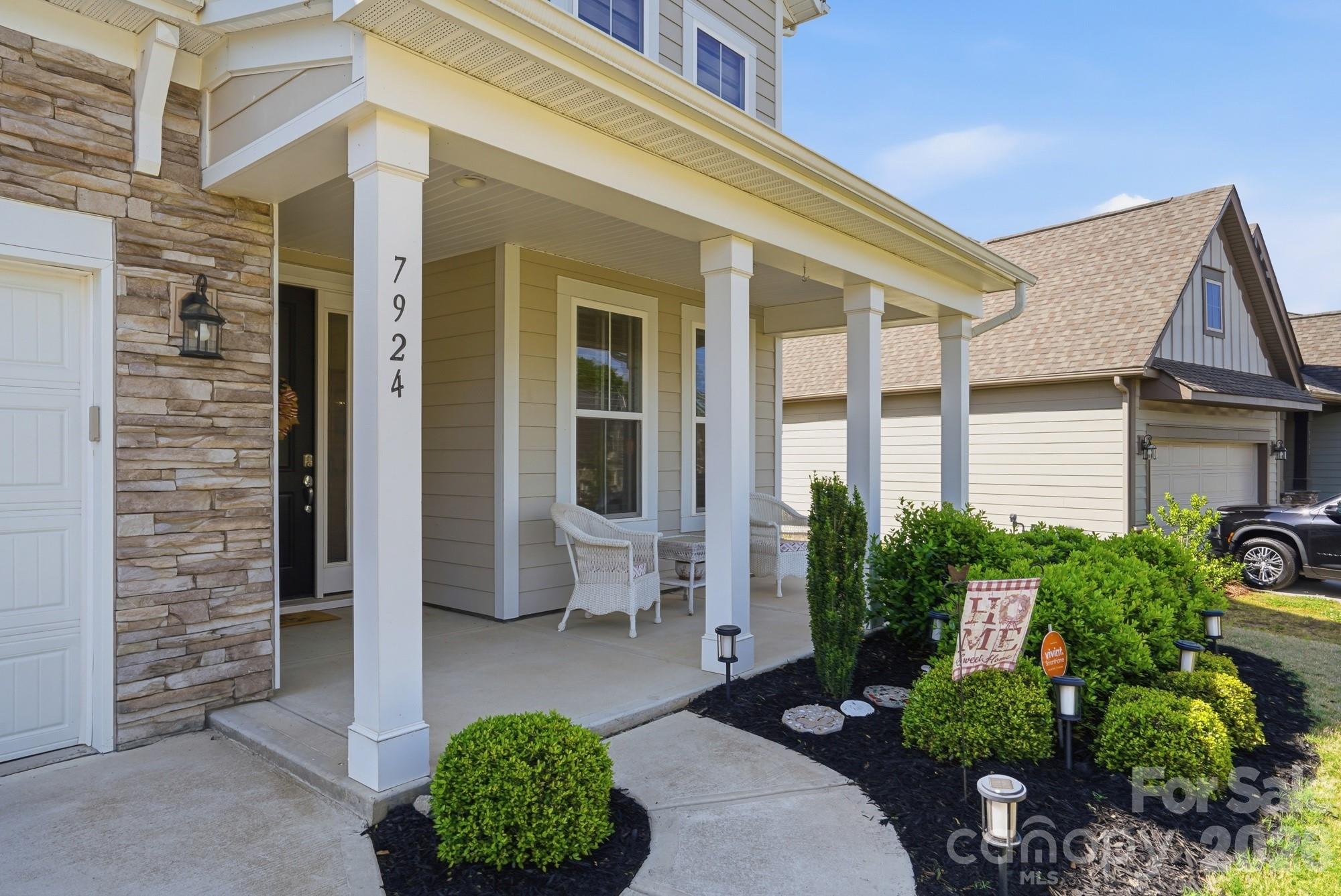 7924 Creek Park Drive Property Photo 2