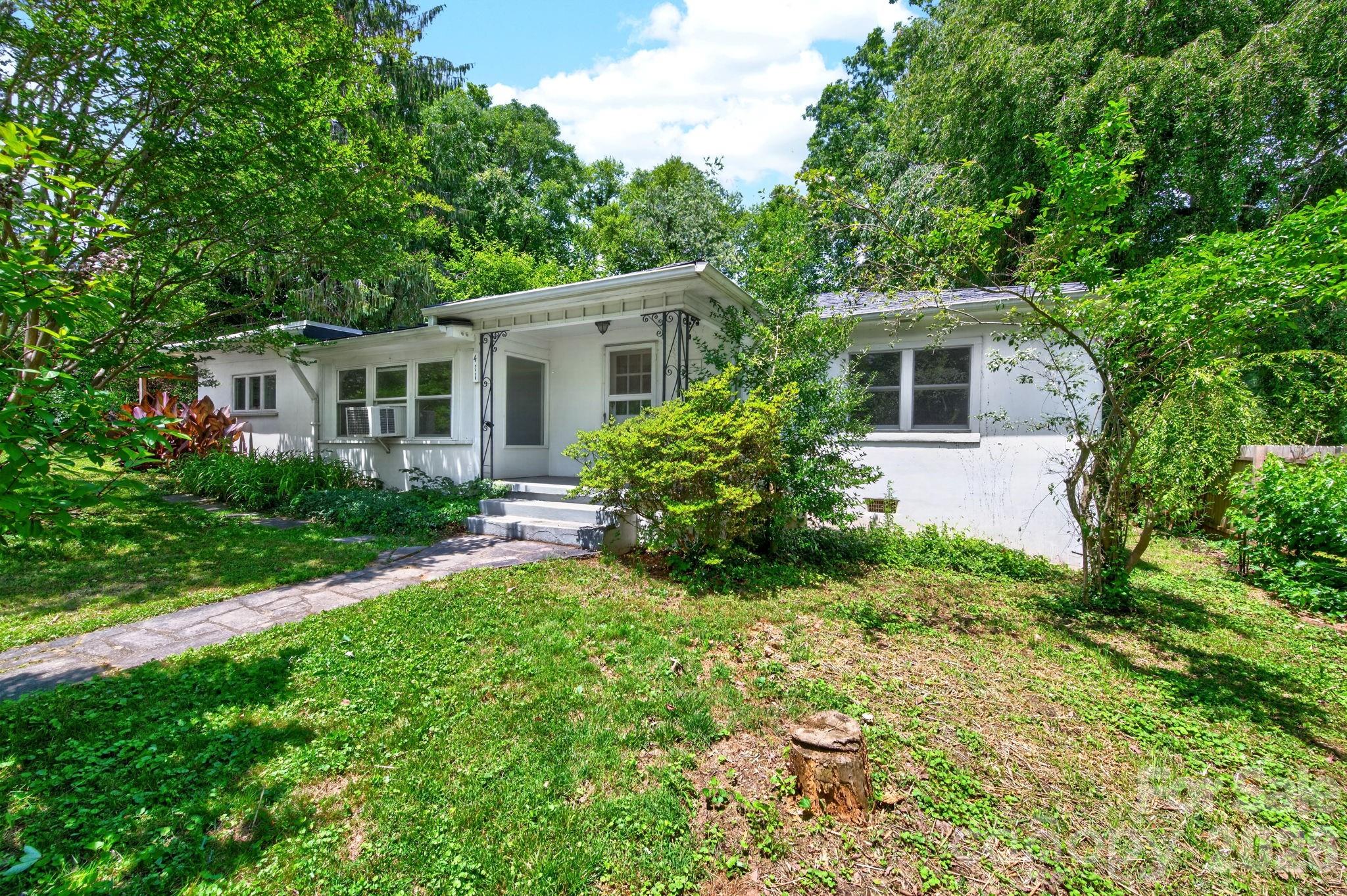 411 Hillcrest Circle Property Photo 1