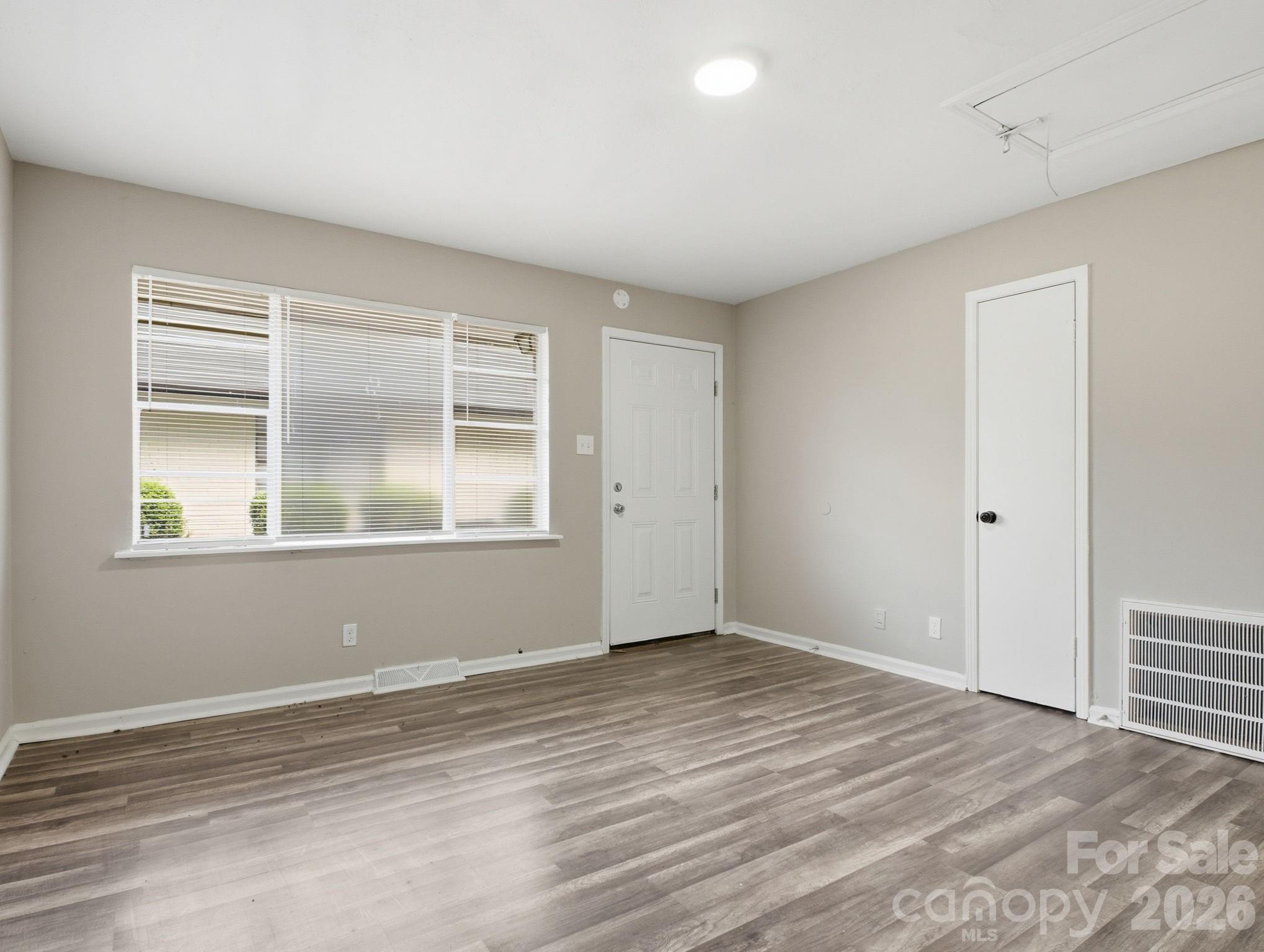 306 N Jackson Street Property Photo 8
