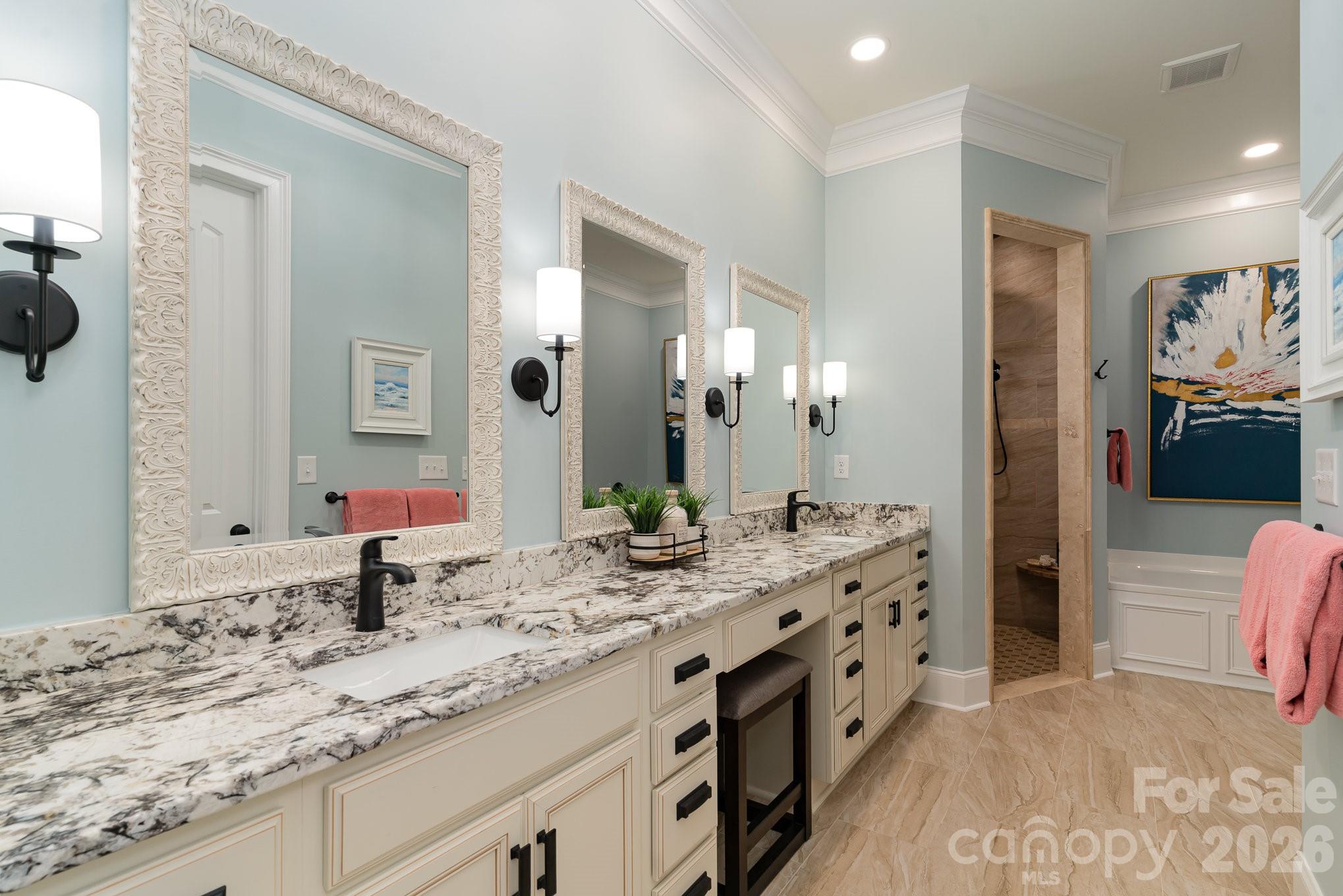 752 Crystal Water Way Property Photo 3