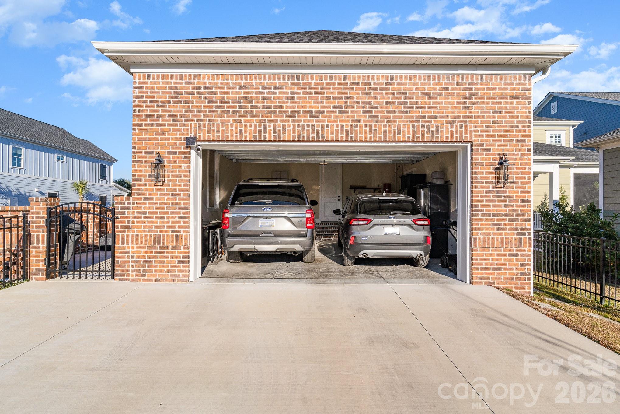752 Crystal Water Way Property Photo 34
