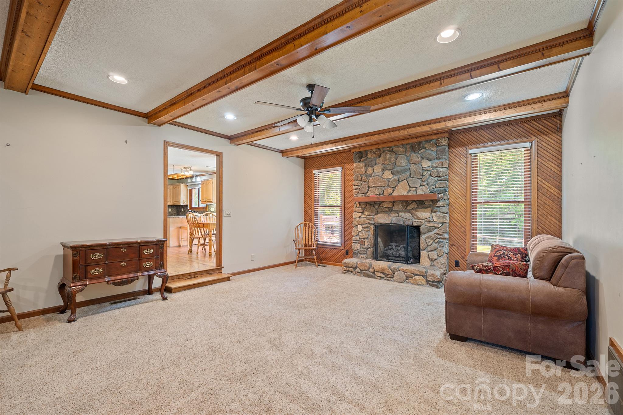 725 Sunridge Drive 18 Property Photo 7