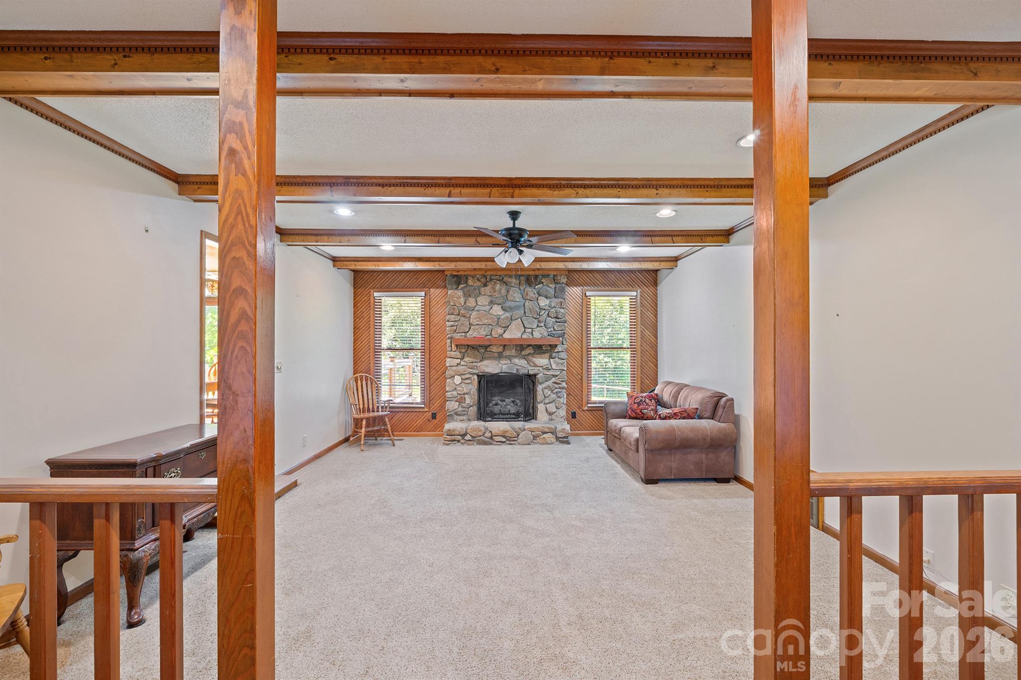 725 Sunridge Drive 18 Property Photo 8