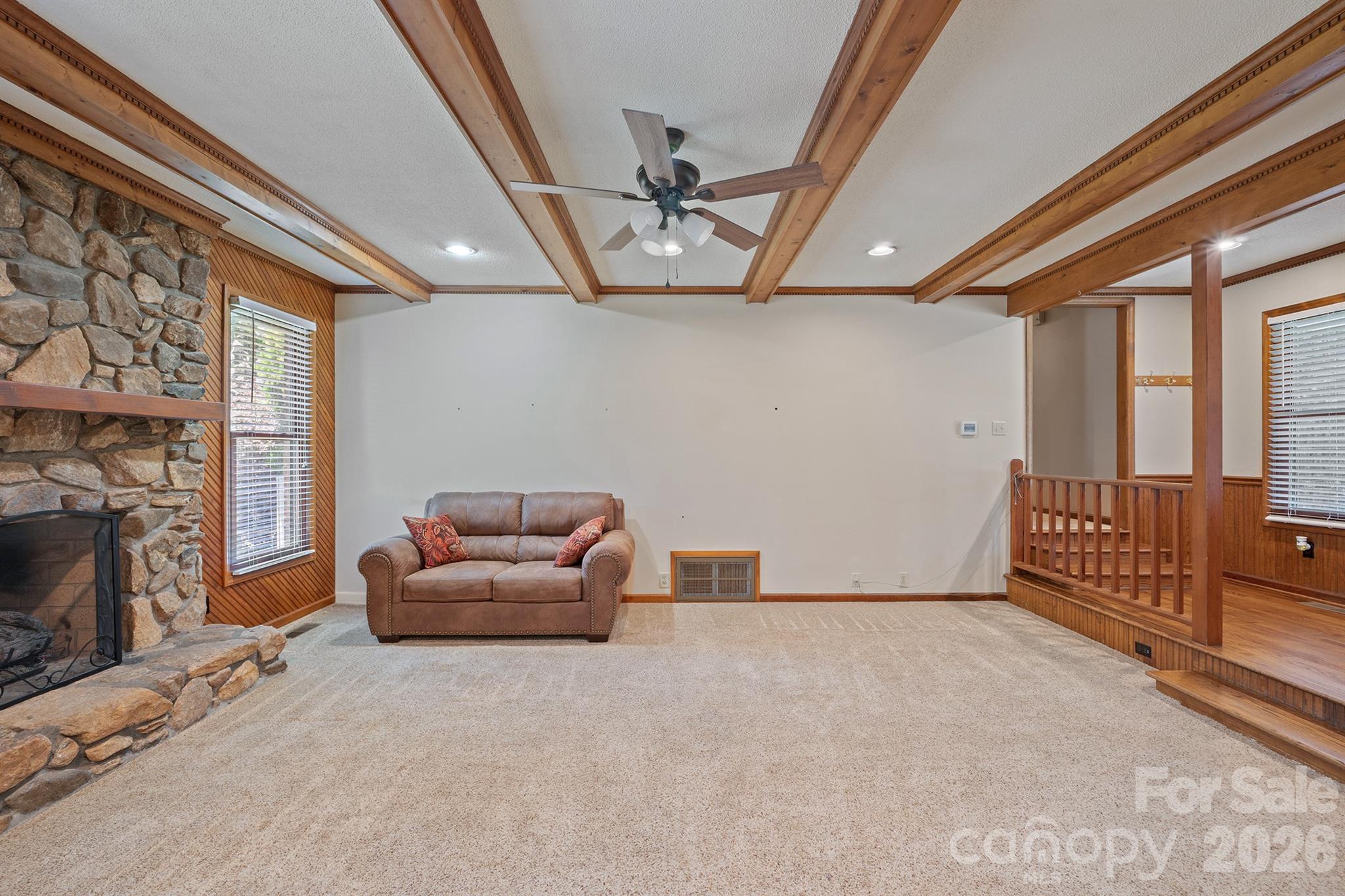 725 Sunridge Drive 18 Property Photo 9