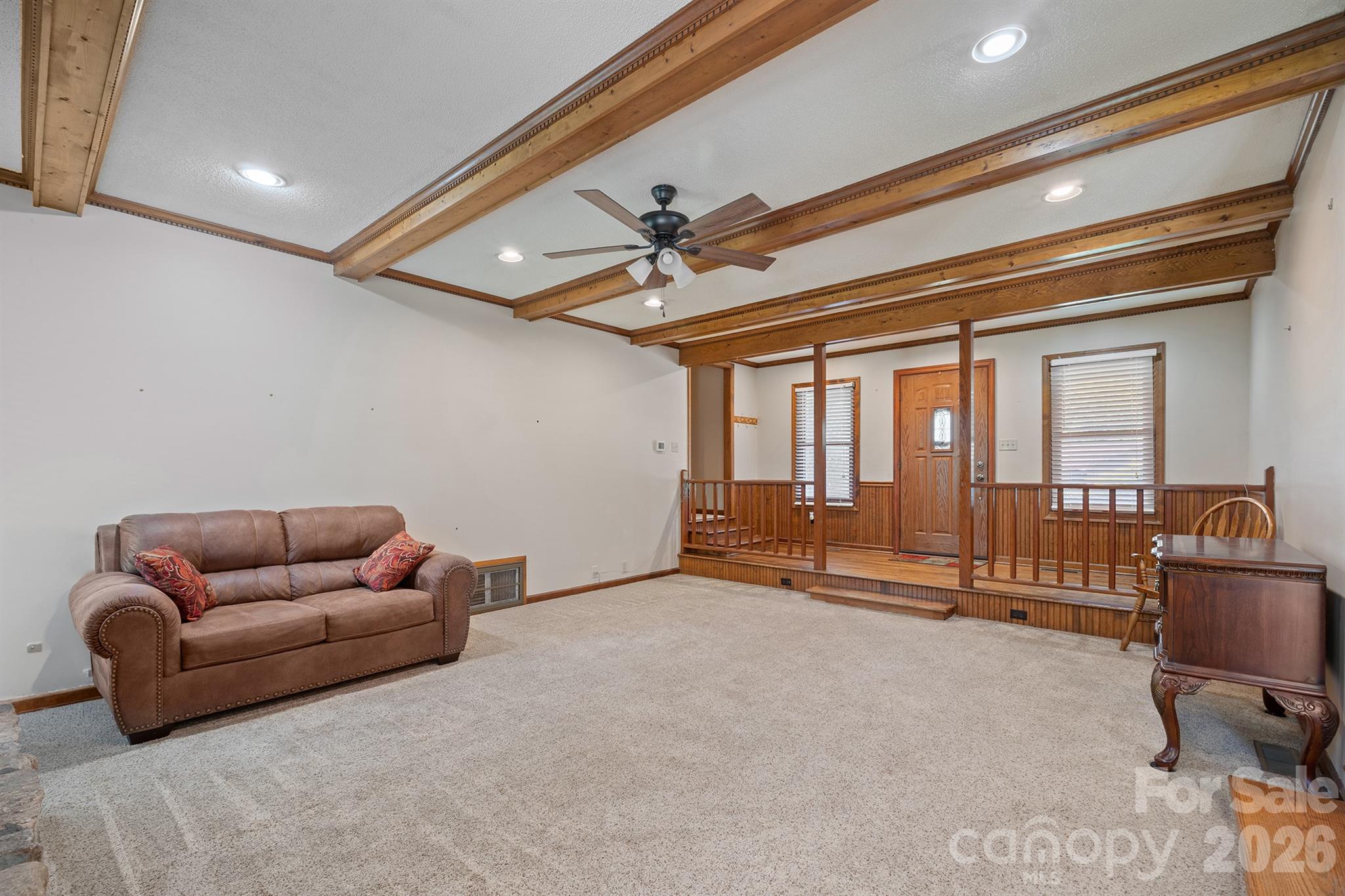 725 Sunridge Drive 18 Property Photo 11