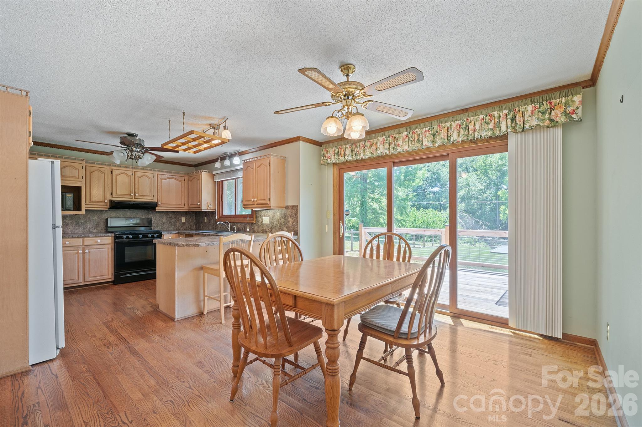 725 Sunridge Drive 18 Property Photo 13