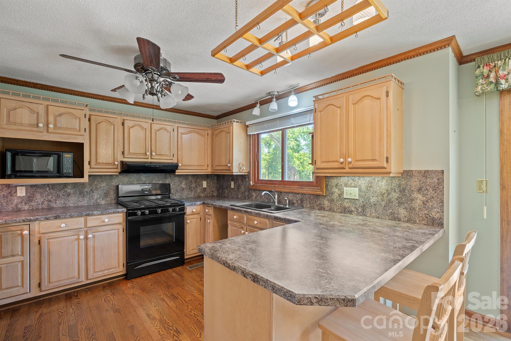 725 Sunridge Drive 18 Property Photo 15