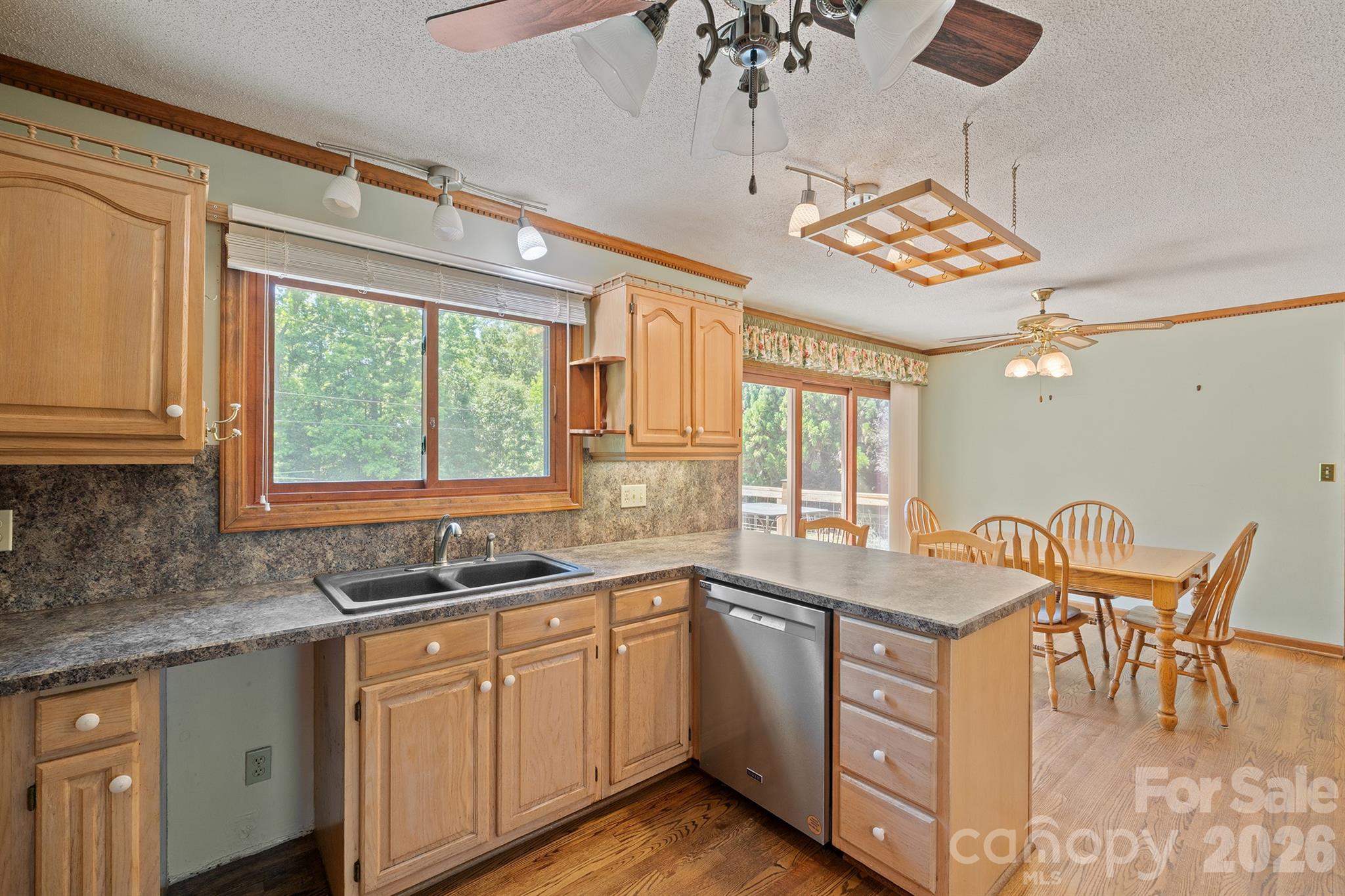 725 Sunridge Drive 18 Property Photo 16