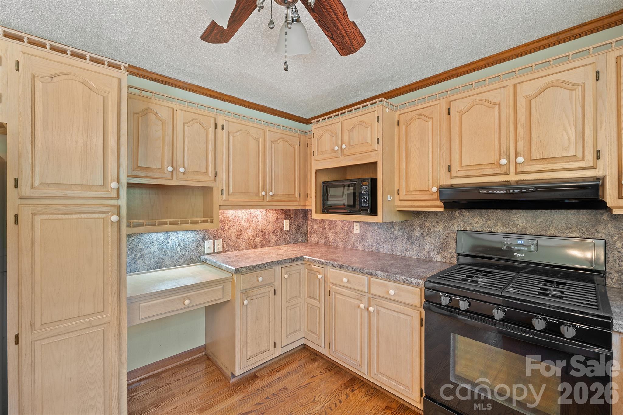 725 Sunridge Drive 18 Property Photo 17