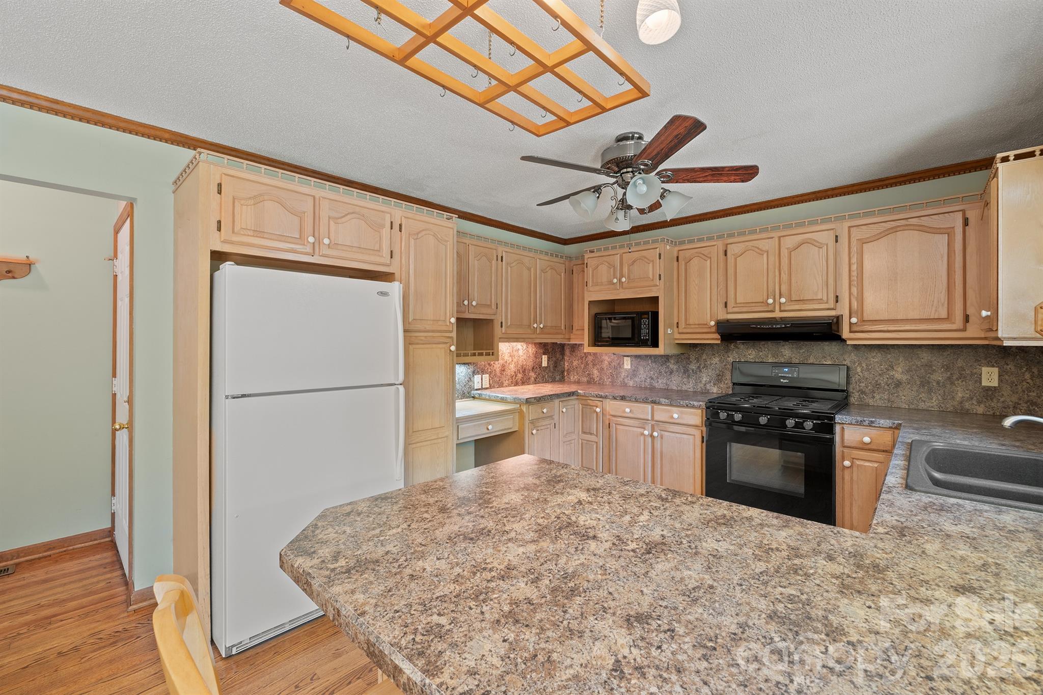 725 Sunridge Drive 18 Property Photo 18