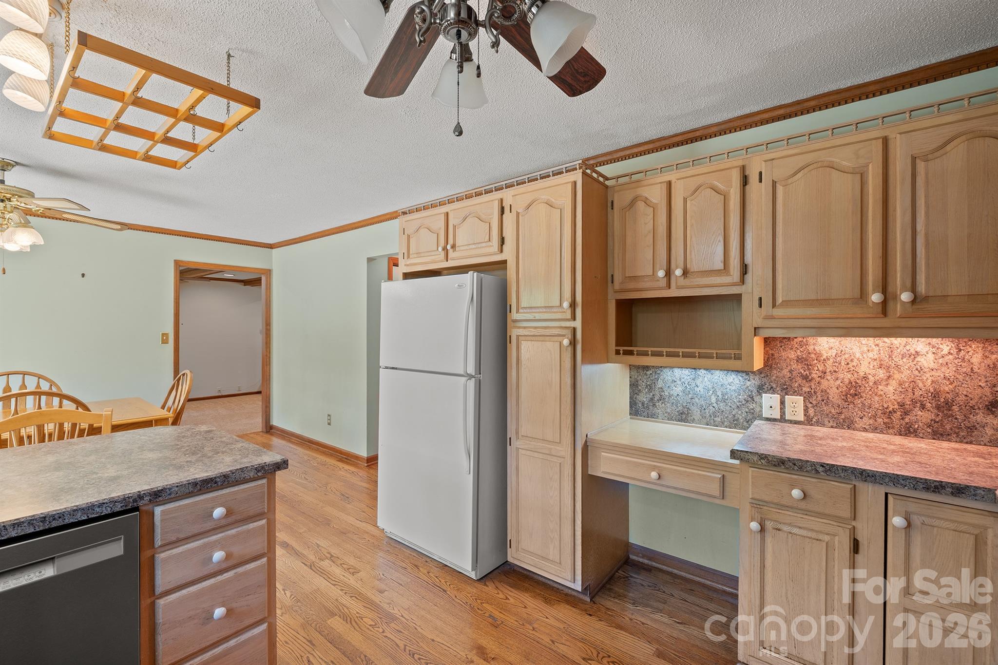 725 Sunridge Drive 18 Property Photo 19