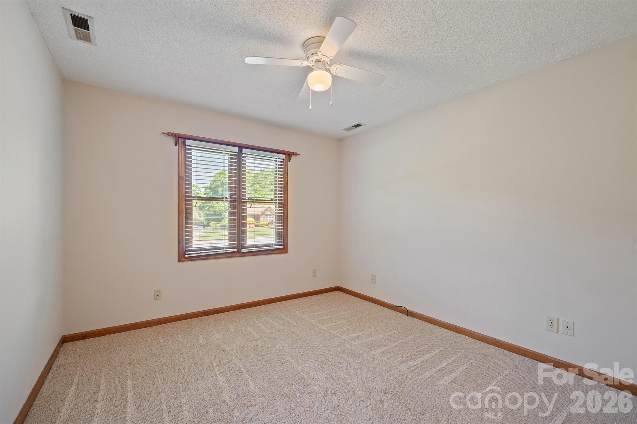 725 Sunridge Drive 18 Property Photo 26