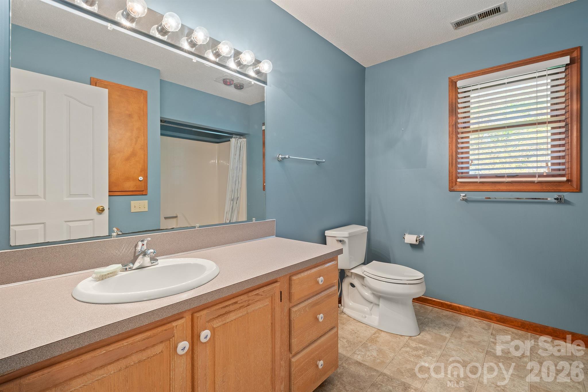 725 Sunridge Drive 18 Property Photo 29