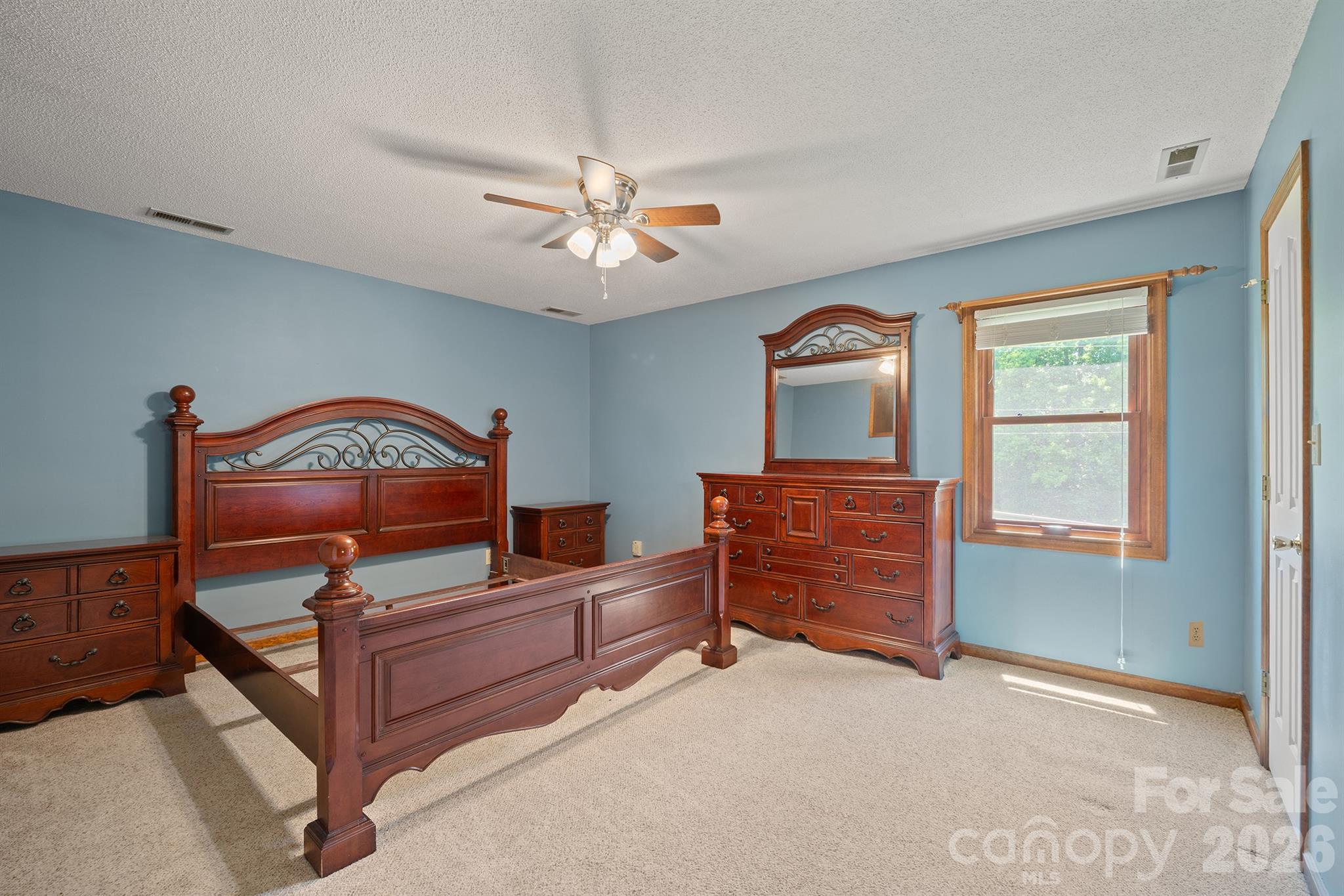 725 Sunridge Drive 18 Property Photo 32