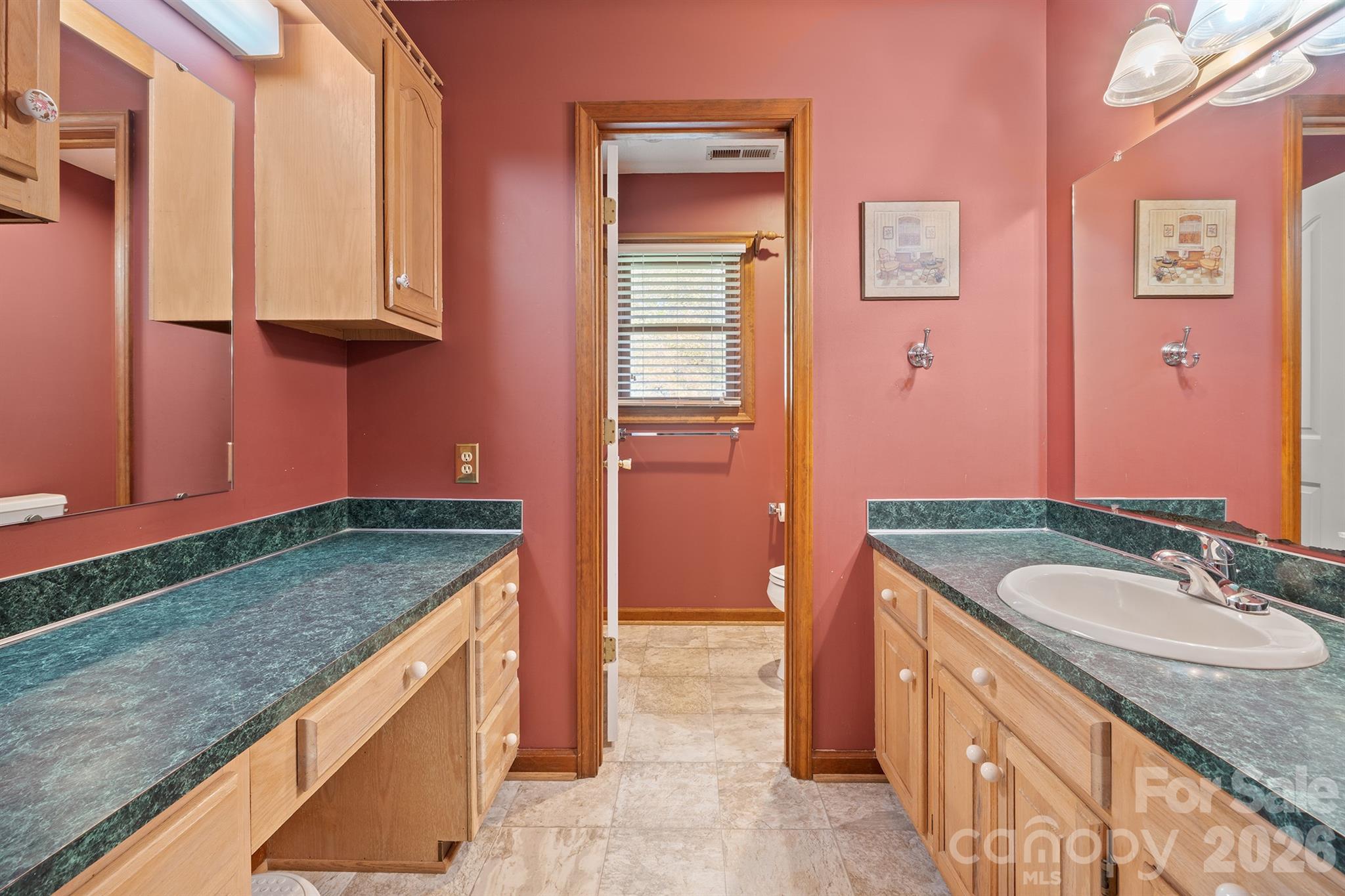 725 Sunridge Drive 18 Property Photo 34