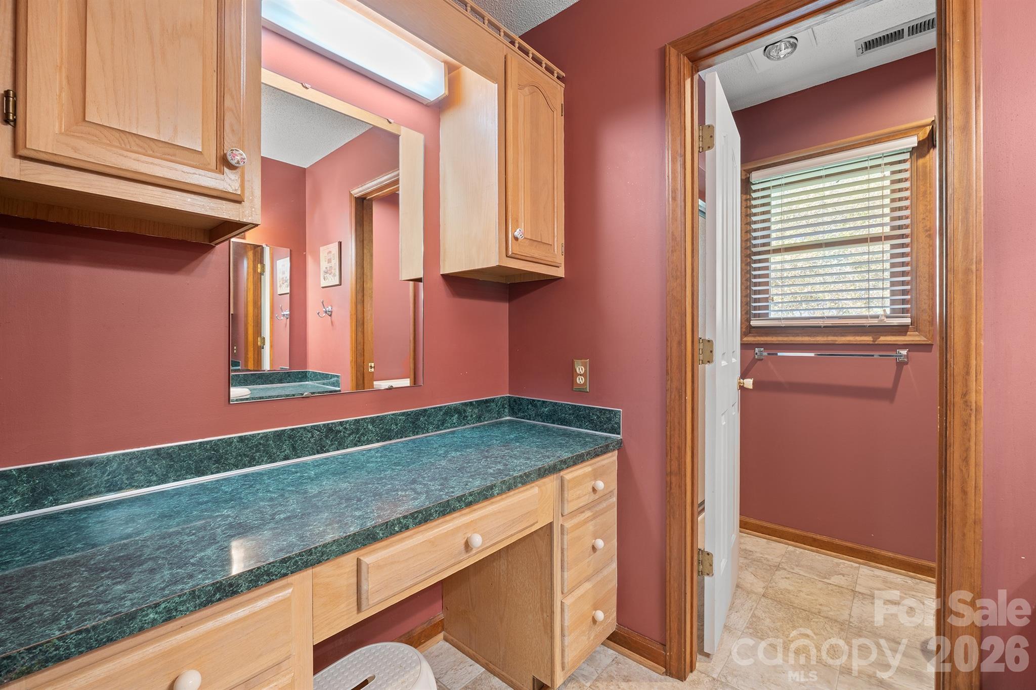 725 Sunridge Drive 18 Property Photo 35