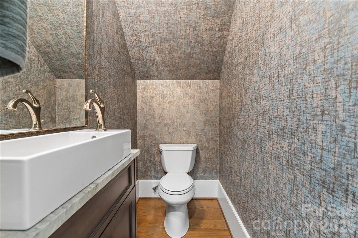 1160 S Kings Drive Property Photo 16
