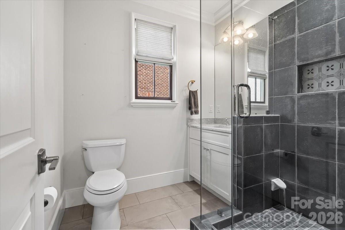 1160 S Kings Drive Property Photo 18