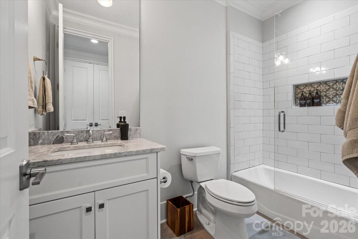 1160 S Kings Drive Property Photo 21