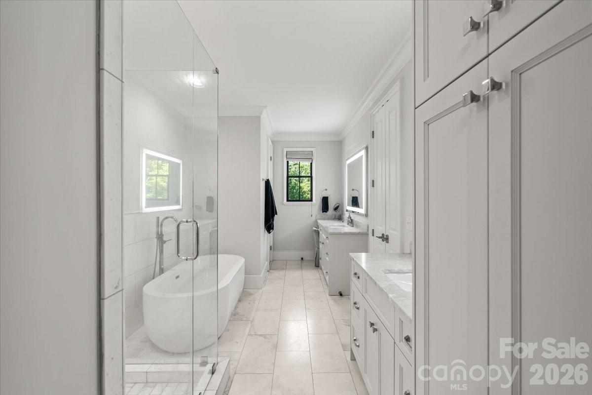 1160 S Kings Drive Property Photo 29