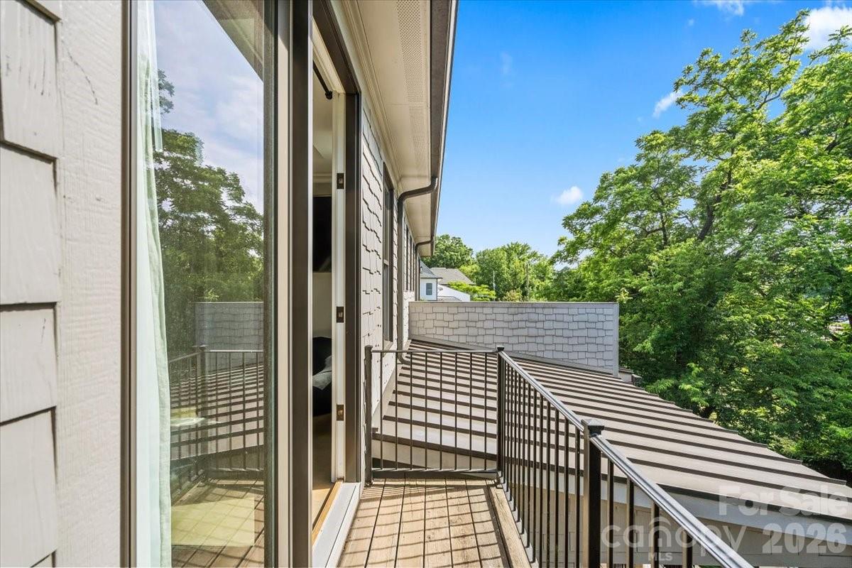 1160 S Kings Drive Property Photo 30