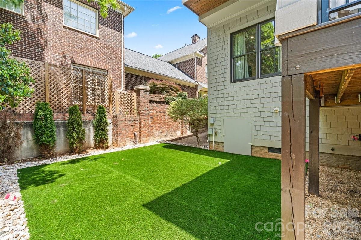 1160 S Kings Drive Property Photo 35