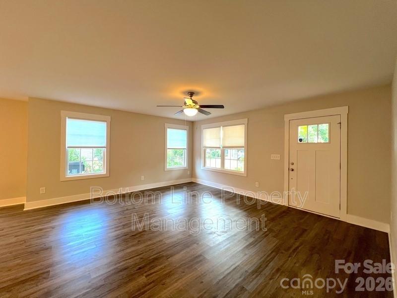 2546 Hemphill Street Property Photo 2