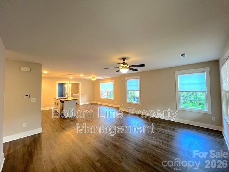 2546 Hemphill Street Property Photo 3
