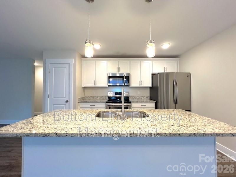 2546 Hemphill Street Property Photo 5