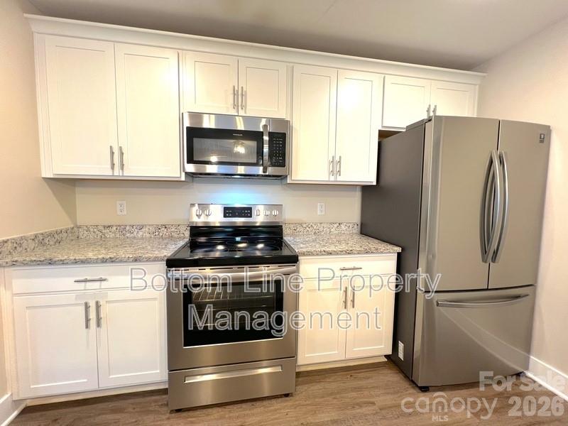 2546 Hemphill Street Property Photo 6