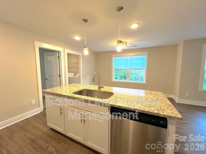 2546 Hemphill Street Property Photo 8
