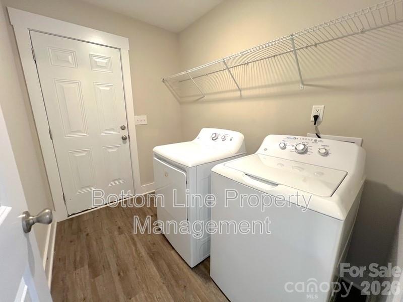2546 Hemphill Street Property Photo 9