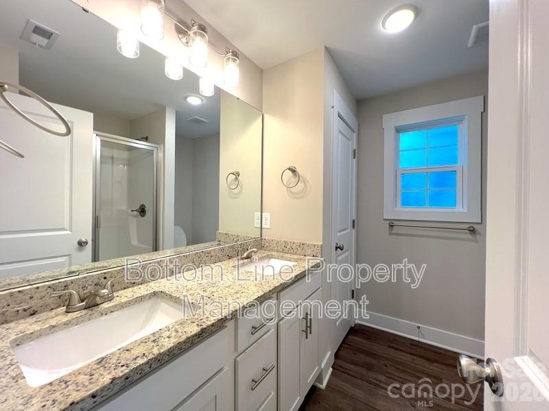 2546 Hemphill Street Property Photo 12