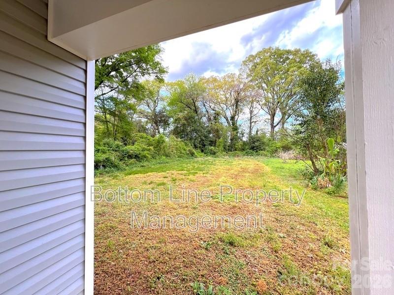 2546 Hemphill Street Property Photo 22