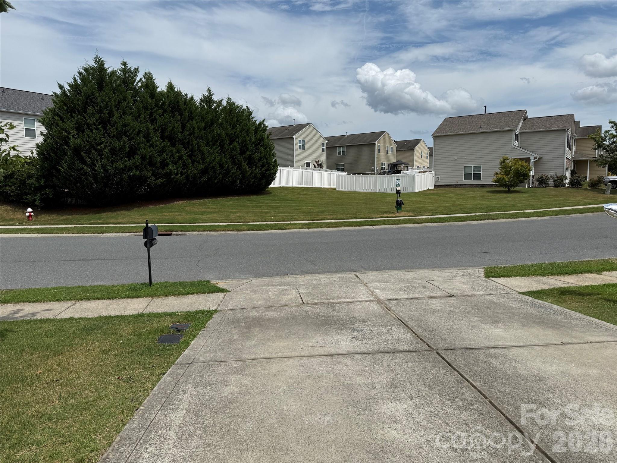 2021 Blue Stream Lane Property Photo 4