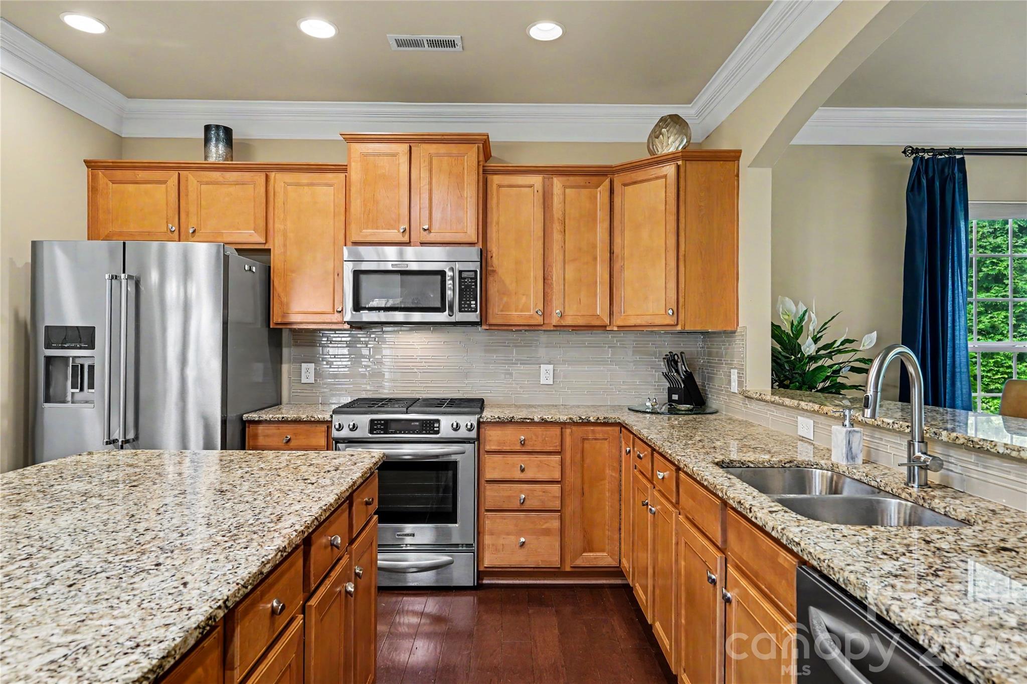 3016 Chipper Court Property Photo 5