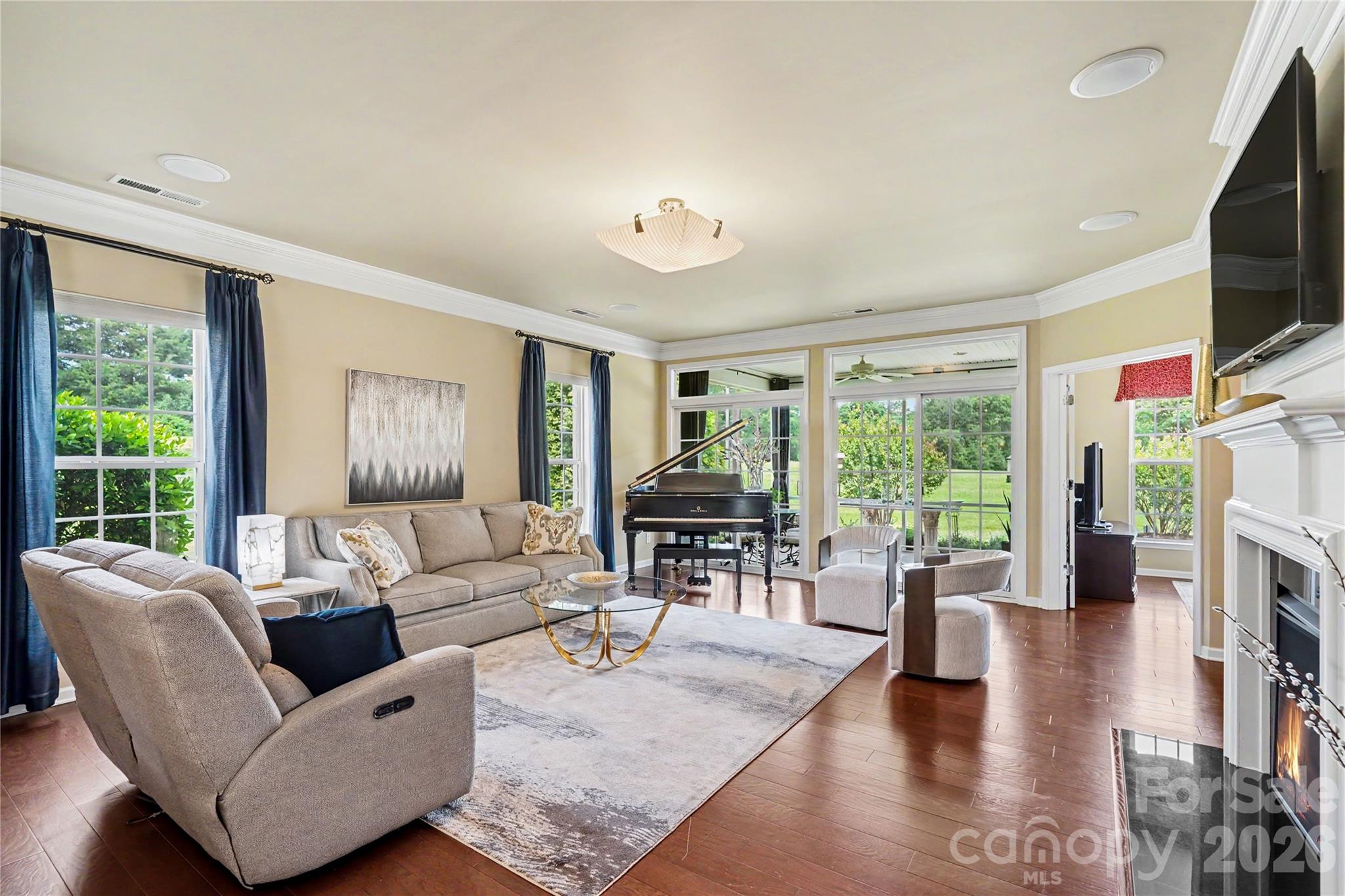 3016 Chipper Court Property Photo 9