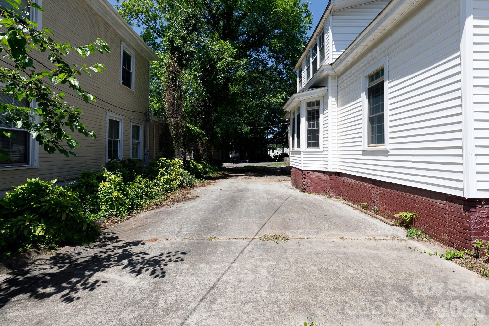 319 Park Avenue Property Photo 3