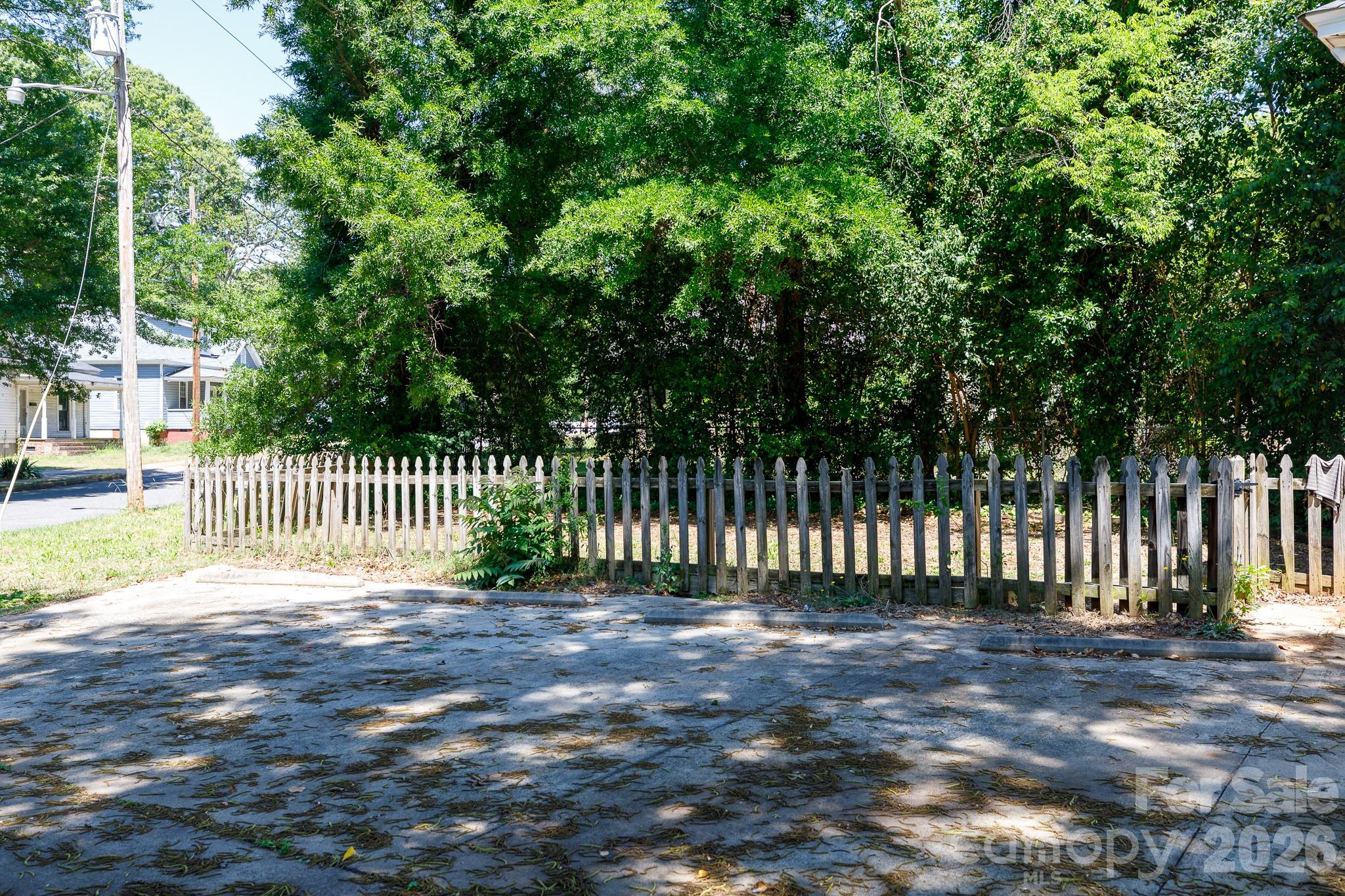 319 Park Avenue Property Photo 4