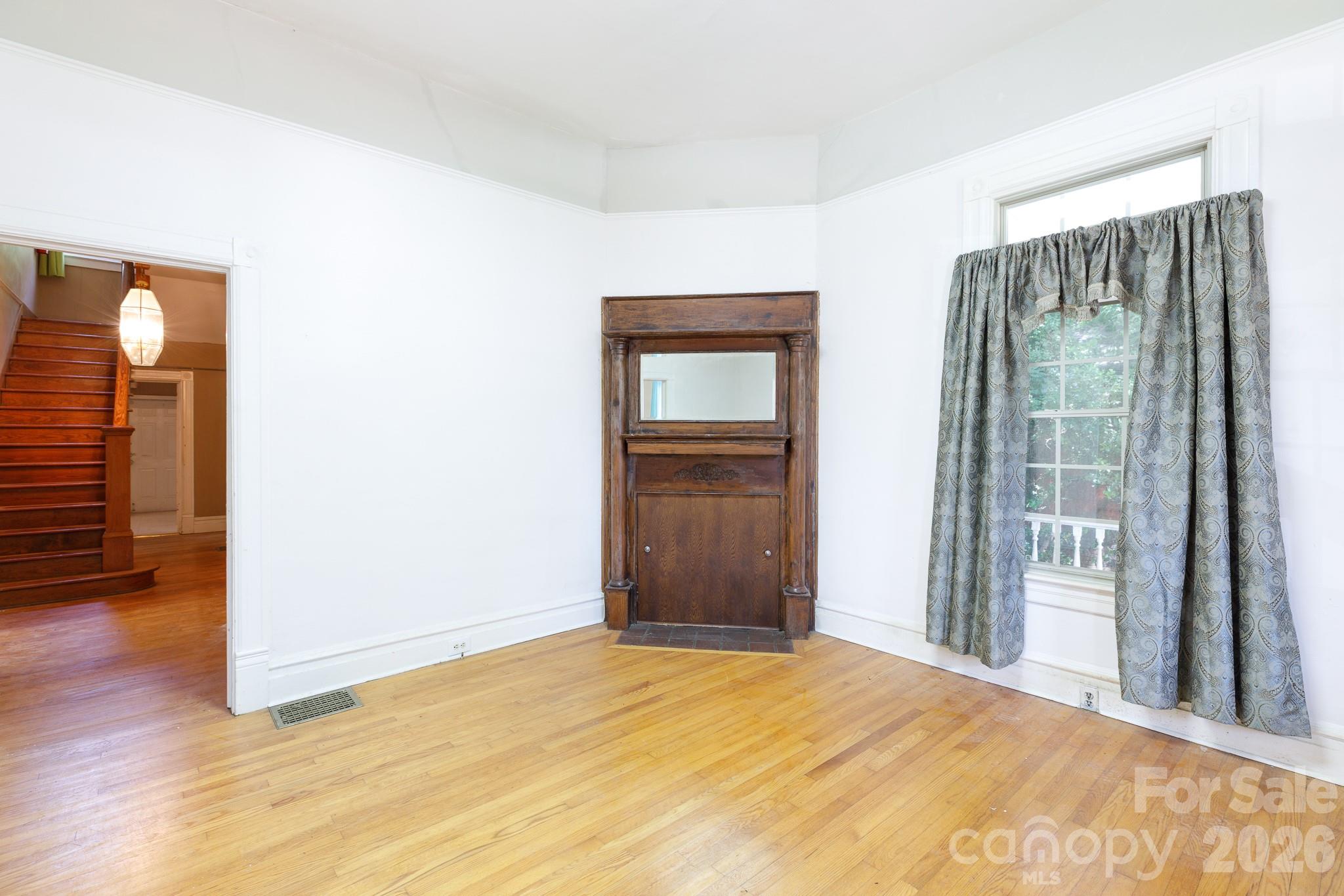 319 Park Avenue Property Photo 6