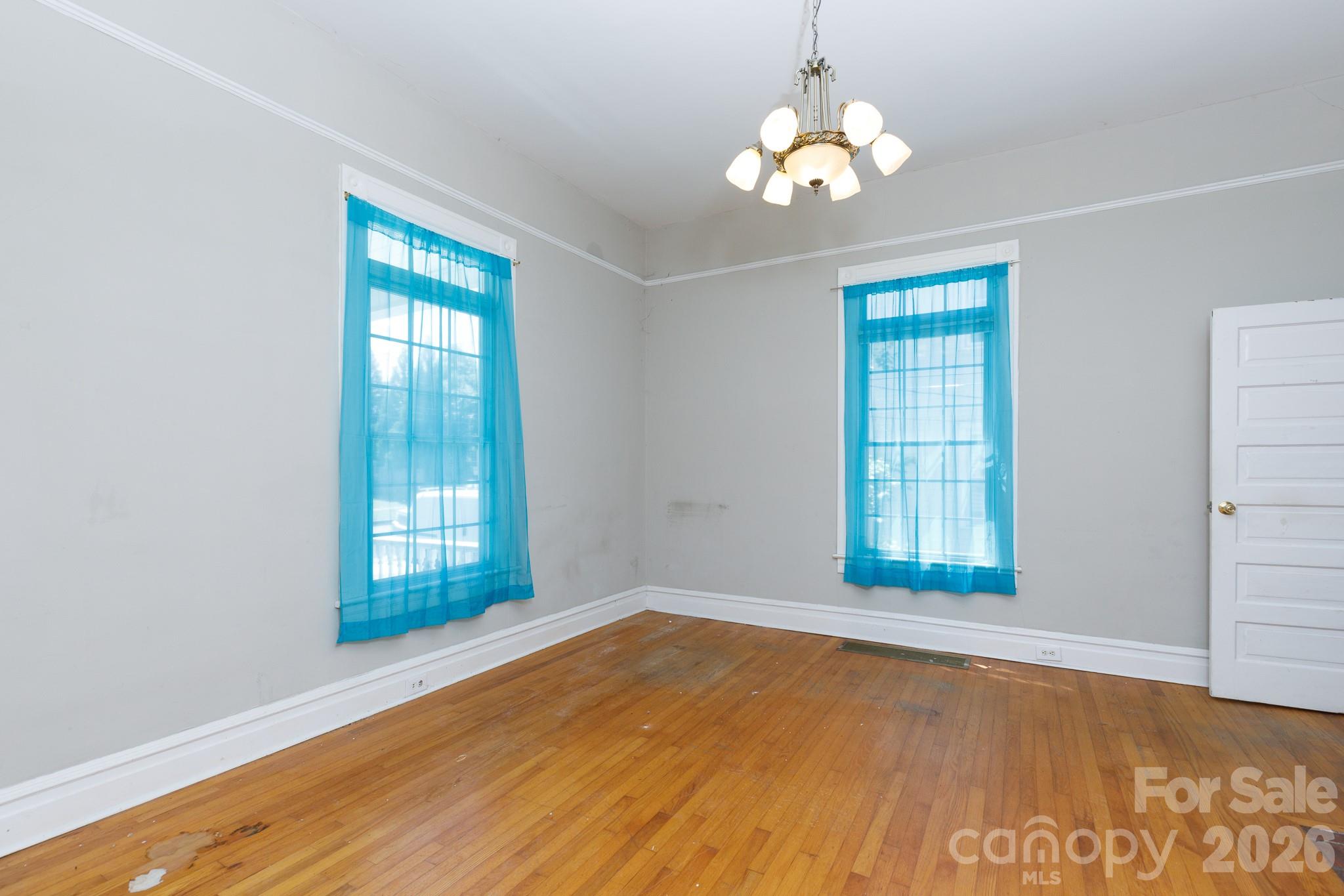 319 Park Avenue Property Photo 8