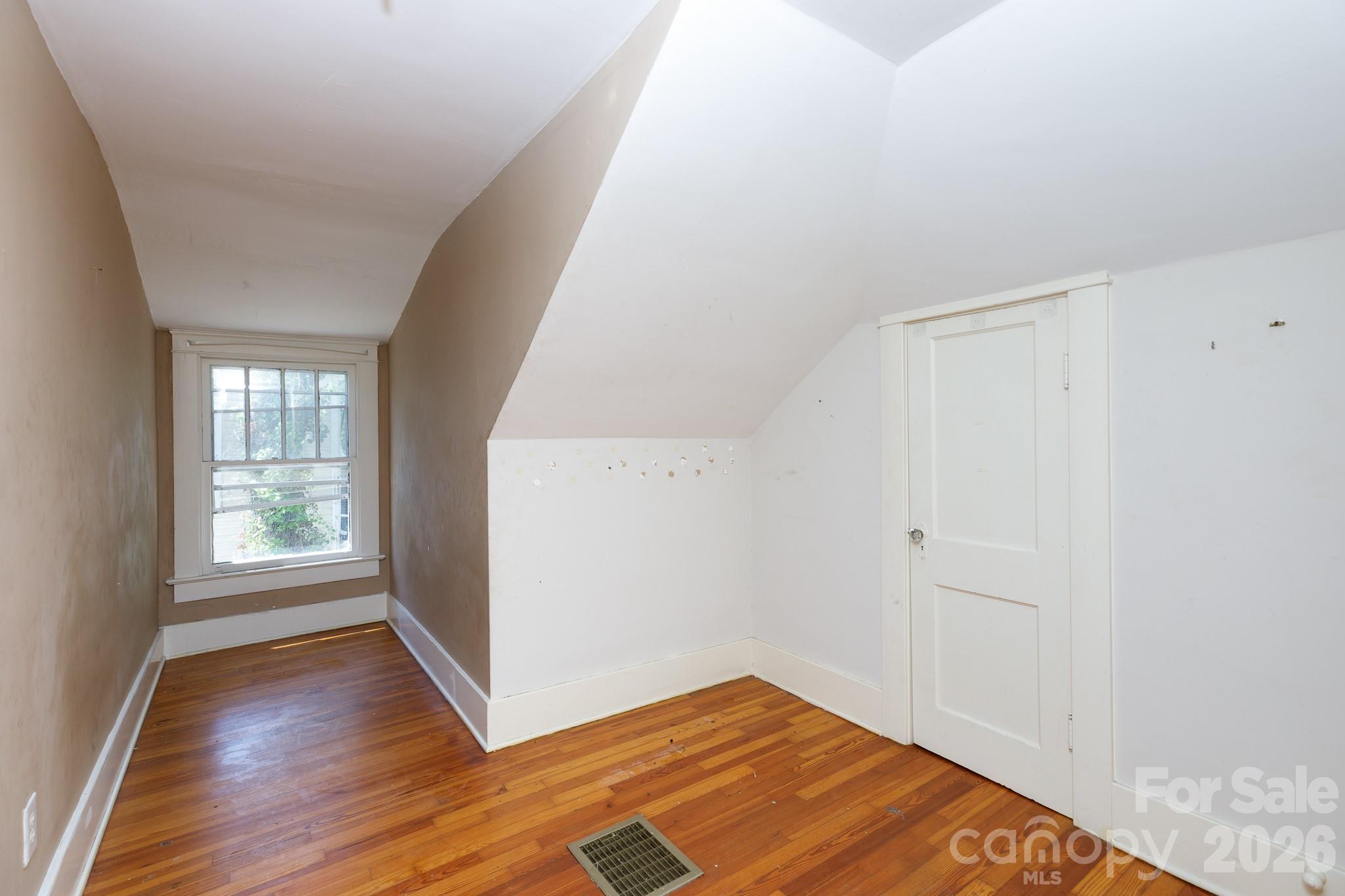 319 Park Avenue Property Photo 26