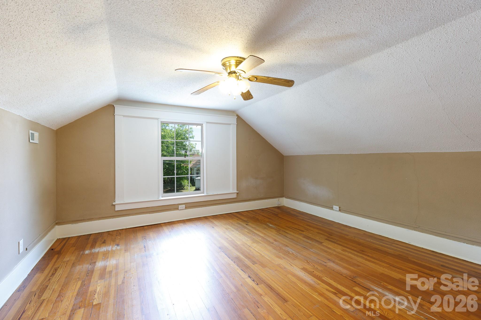 319 Park Avenue Property Photo 29