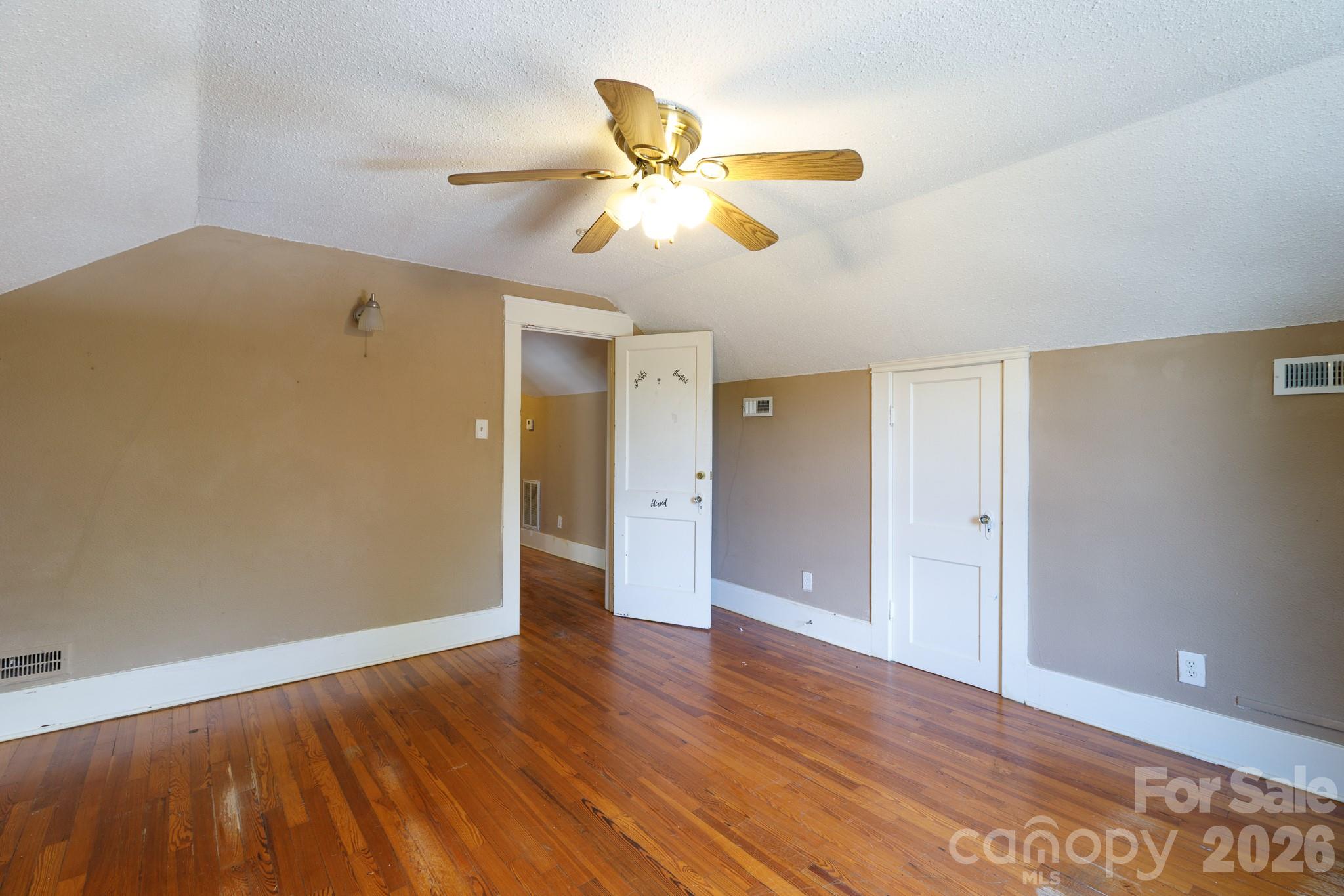 319 Park Avenue Property Photo 30