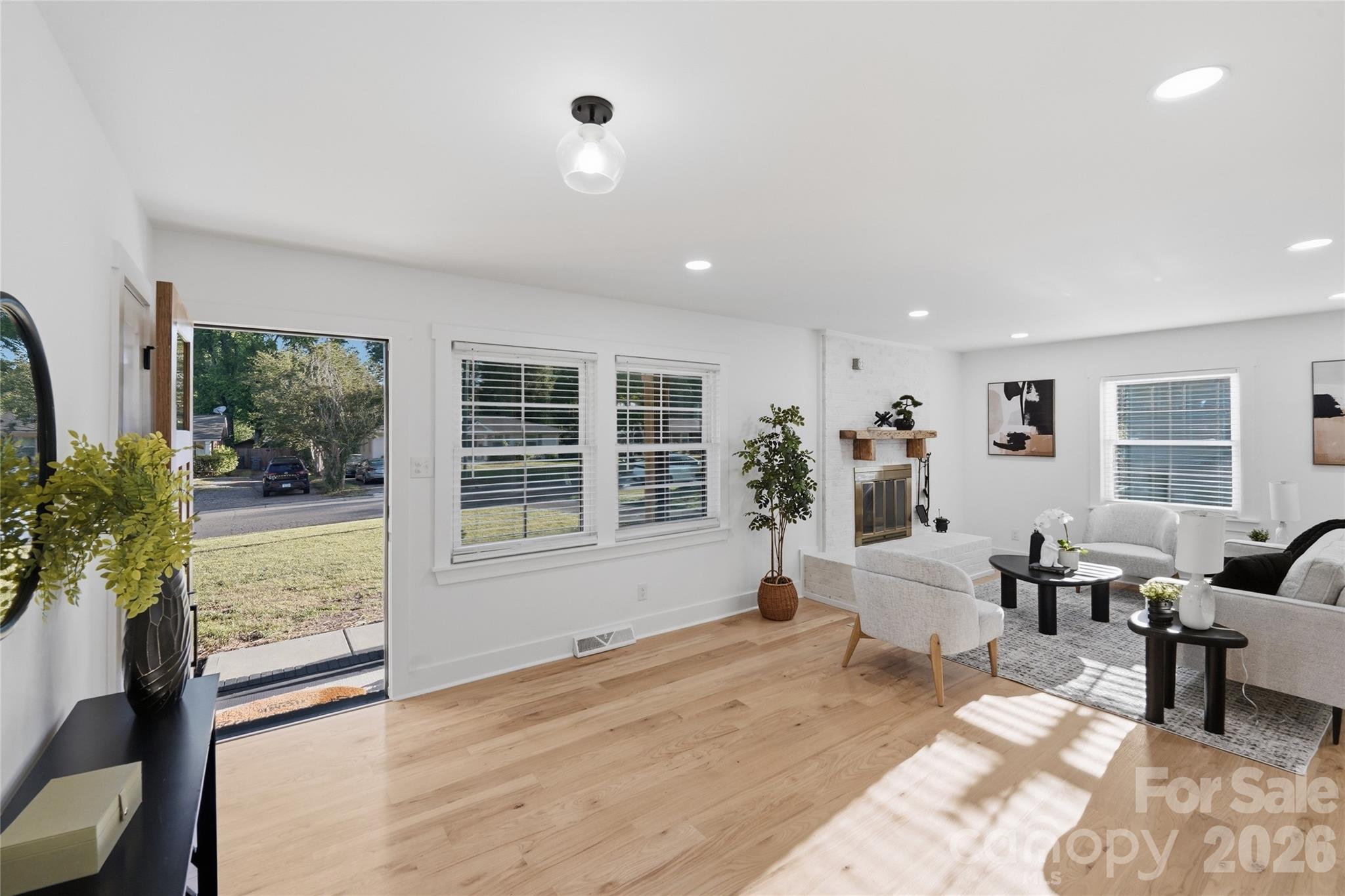 4314 Ivanhoe Place Property Photo 3