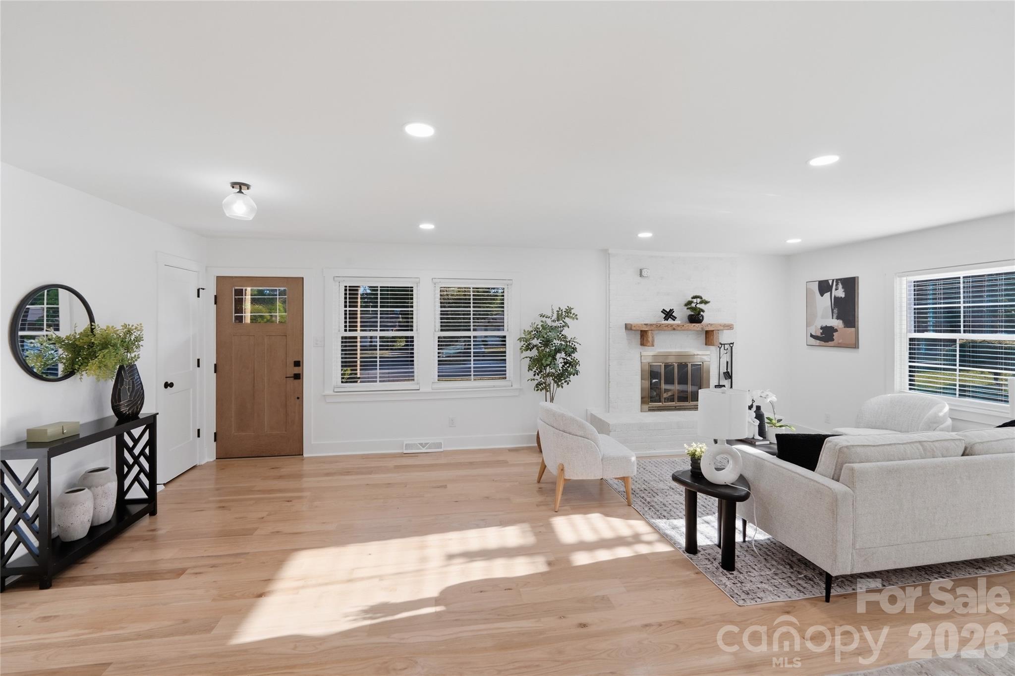 4314 Ivanhoe Place Property Photo 11